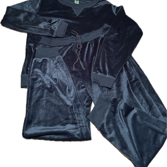 NWT Green Velour Lounge Set - Picture 3 of 3